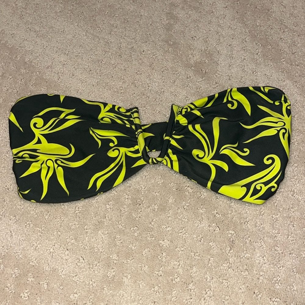 Mikoh bikini top (Size Medium)